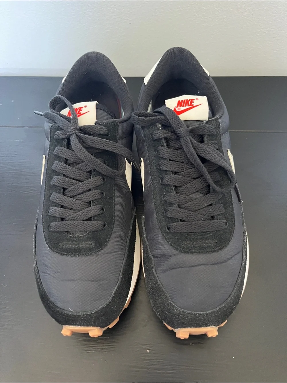 Nike W/7.5 Retro running shoe. Excellent condition. Small creases from wear